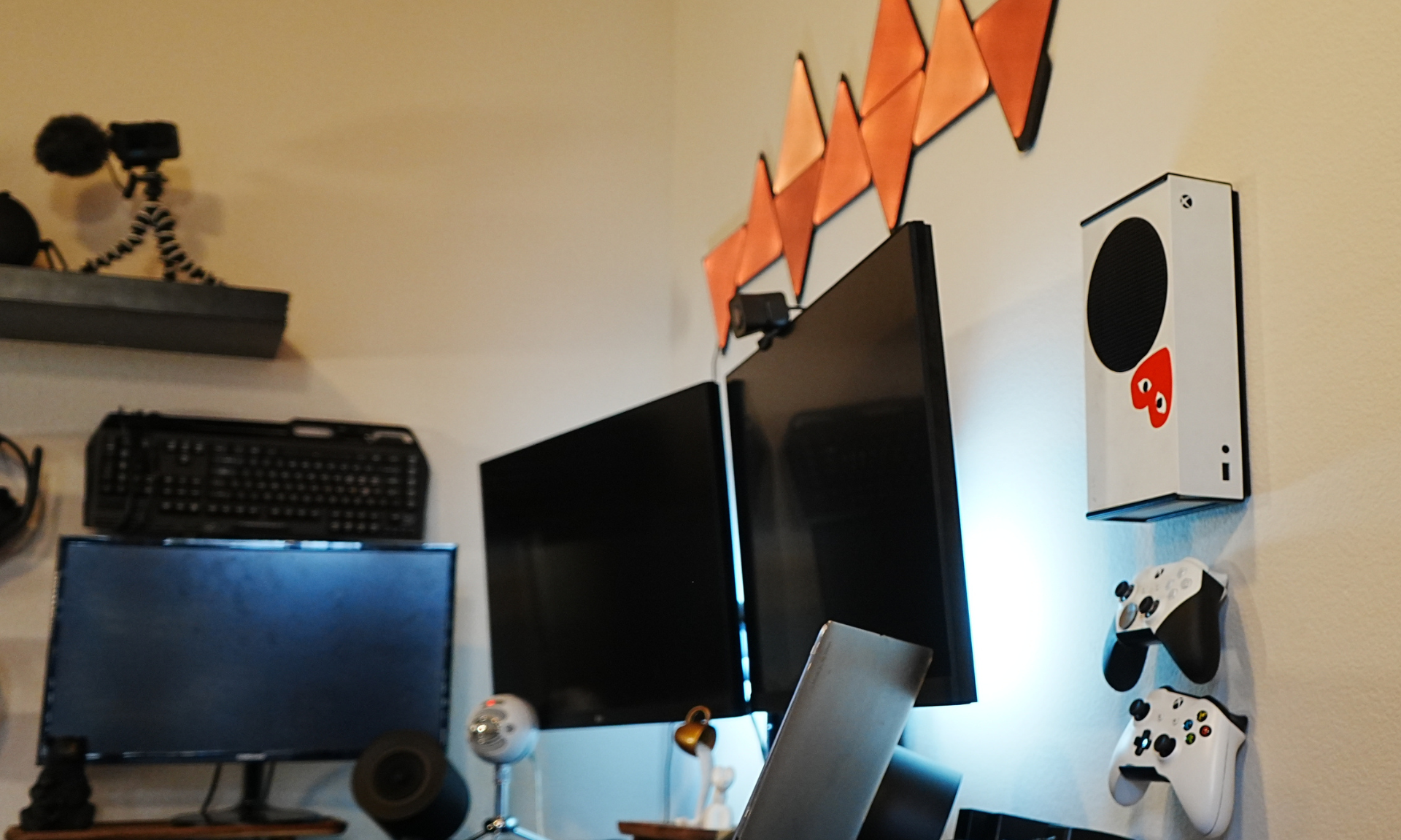 How to Organize Home Office workspace organization gaming room work from home series s mount xbox mount gaming desk