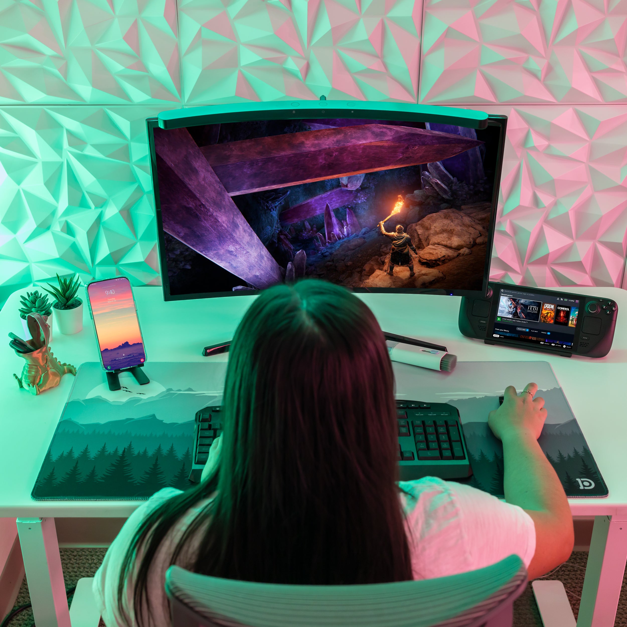 KEYDESKOVERHEAD_-_SQUARE_-_04_53d5c5b8-5ac4-40d4-bf72-7646bc2c5375.jpg