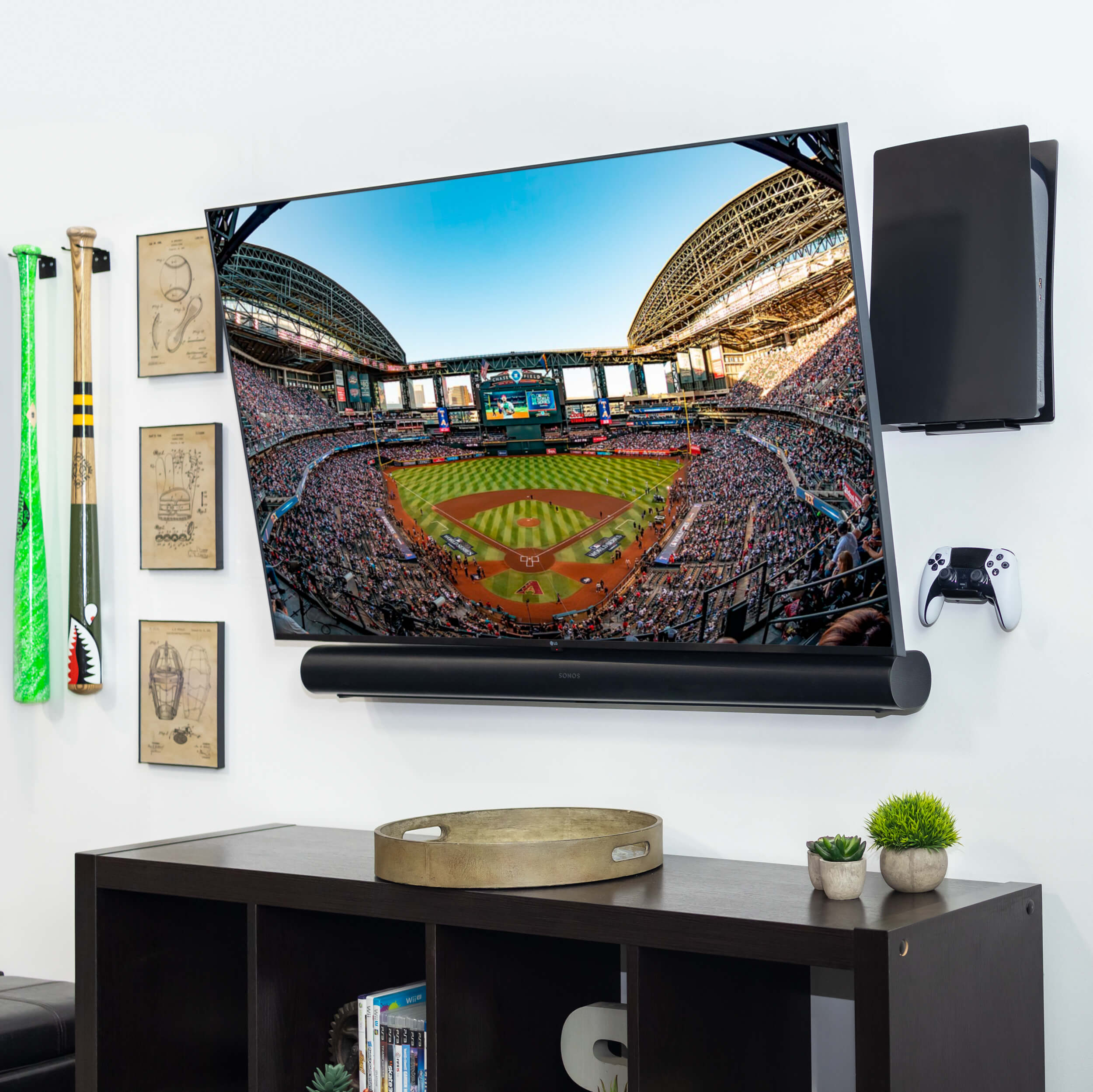 PS5_IN_SLIM_MOUNT_-_LIFESTYLE_-_SQUARE_-_03.jpg