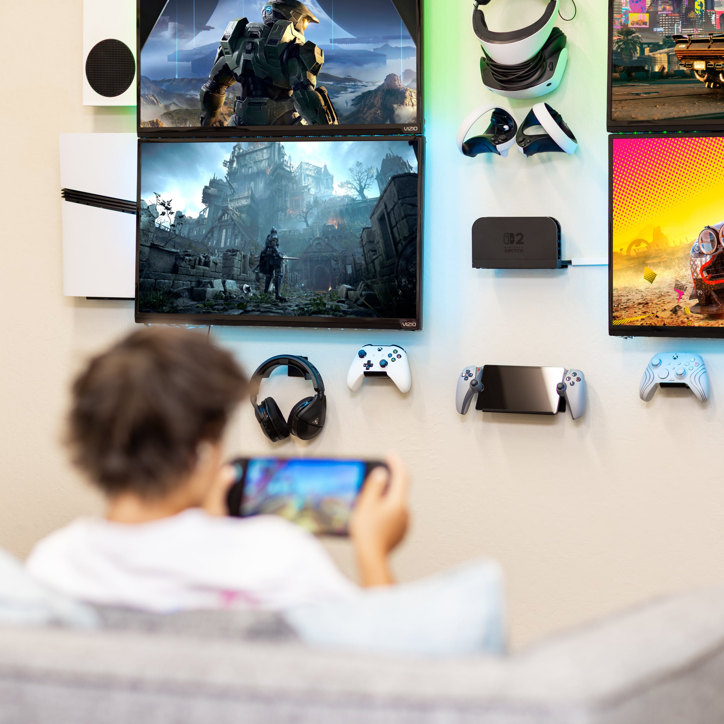 SWITCH_2_GAME_WALL_-_LIFESTYLE_-_SQUARE_-_11.jpg
