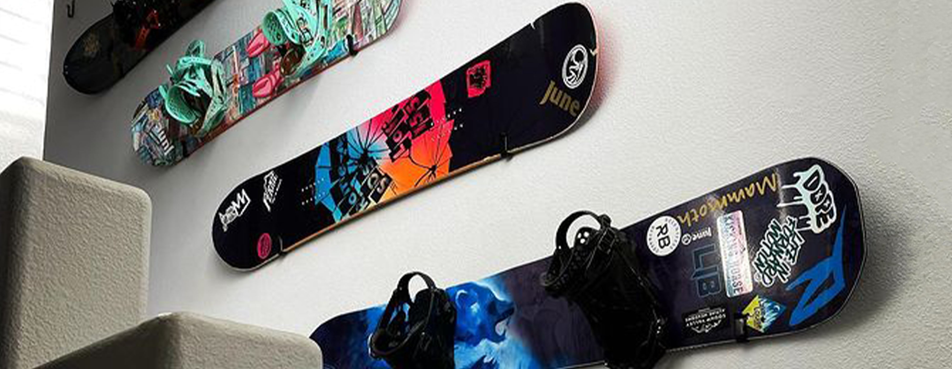HIDEit Mounts HBoard - Clips de fixation murale horizontaux pour snowboard  - Acier noir et caoutchouc trempé - Support mural horizontal pour snowboard