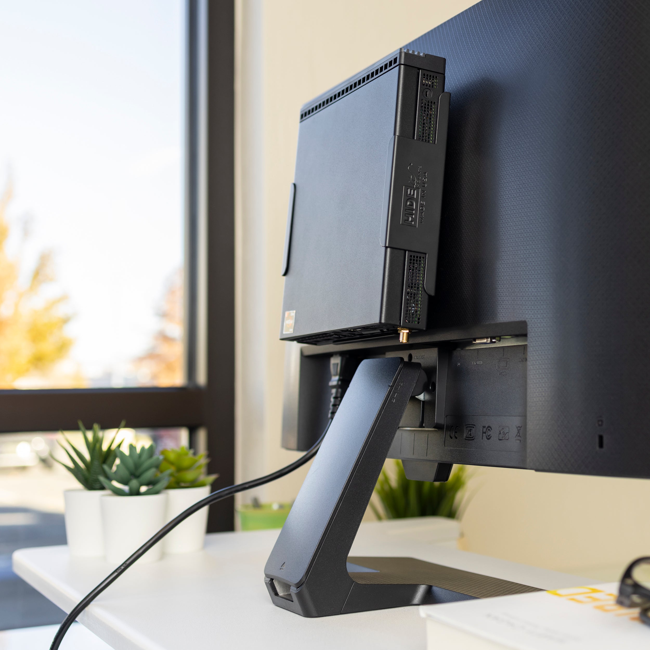 LENOVO_LIFESTYLE_-_04_SQUARE.jpg